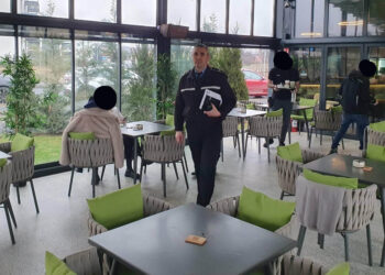 Acțiuni ale polițiștilor locali pe linie de comerț – 241 sancțiuni aplicate, printre altele, pentru lipsă acord de funcționare, folosirea de muzică fără autorizație sau permiterea fumatului