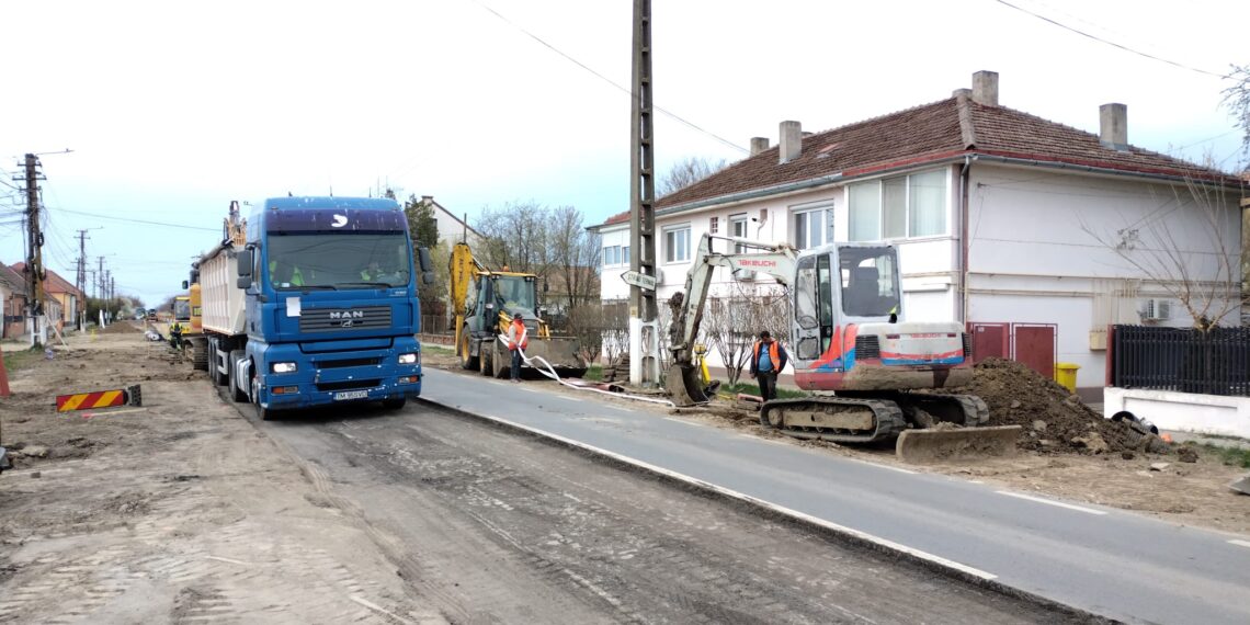 Timiș: Lucrările de consolidare pe DN 58B avansează încă din prima săptămână/Foto