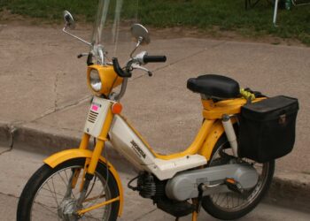 Șofer beat și fără permis, prins pe un moped neînmatriculat la Oțelu Roșu. A fost reținut pentru 24 de ore