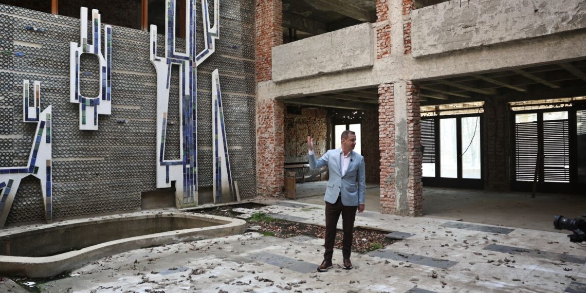 Vila Internațional revine în patrimoniul județului. Alfred Simonis: „Am găsit imaginea perfectă a nepăsării și a jafului”/Foto