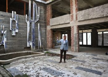 Vila Internațional revine în patrimoniul județului. Alfred Simonis: „Am găsit imaginea perfectă a nepăsării și a jafului”/Foto