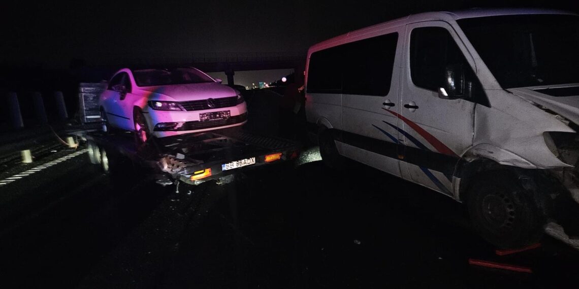 Intervenție la un accident rutier pe A1. 5 persoane, transportate la spital