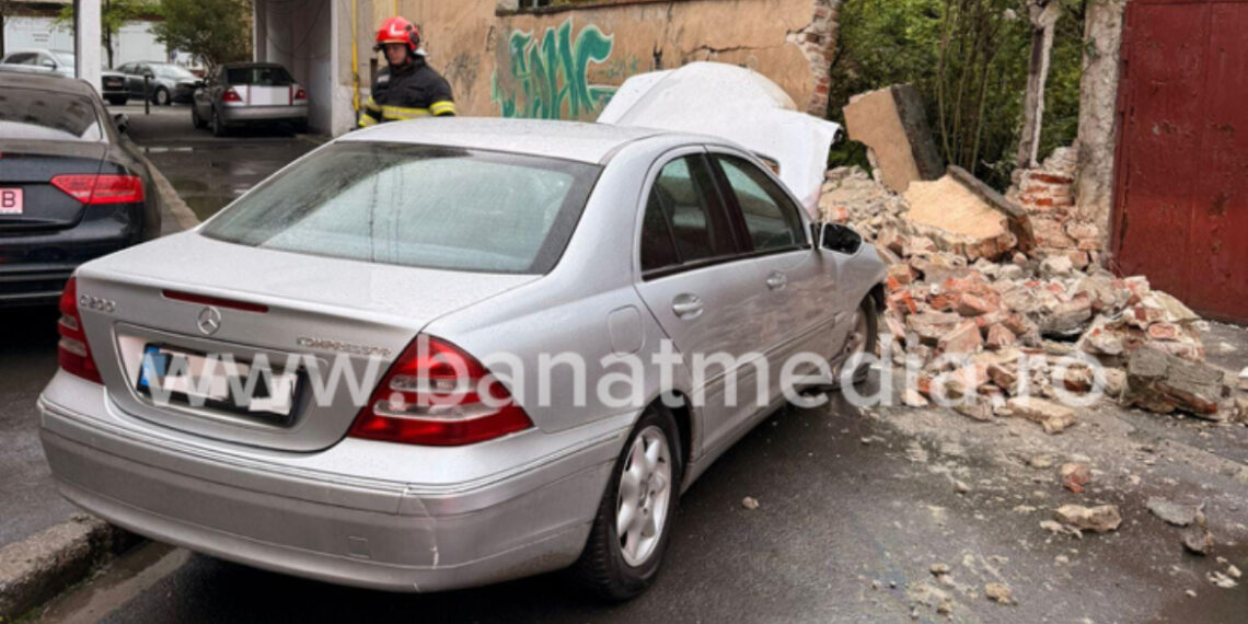 6 mașini parcate regulamentar, acroșate de un șofer pe strada Coriolan Băran. O criză de epilepsie ar fi de vină