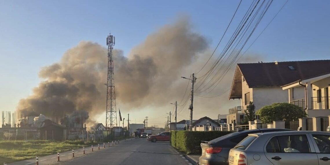 Incendiu izbucnit la o biserică din lemn din Săcălaz