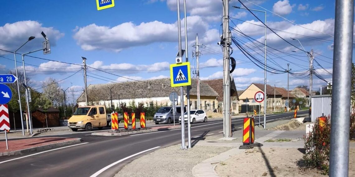 Se finalizează sensul giratoriu de la Cărpiniș: intersecția DN 59A – DN 59B, pregătită pentru trafic