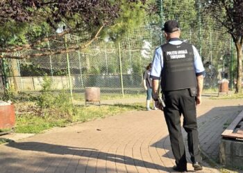 Parcurile – relaxare, nu disconfort!  Polițiștii locali monitorizează parcurile pentru a preveni, dar și pentru a lua măsuri în cazul celor certați cu legea și cu bunul simț