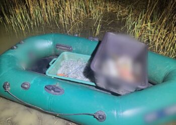 Un bărbat de 49 de ani a fost reținut după ce a fost prins în flagrant în timp ce pescuia ilegal