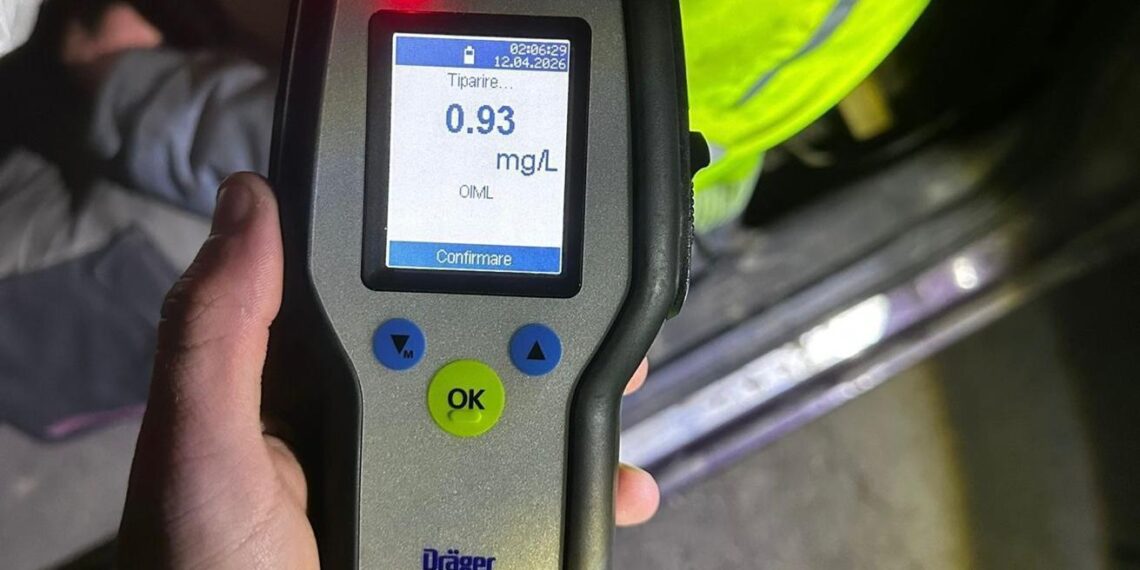 Șofer fără permis și băut, reținut după ce a lovit un capăt de pod în Arad/Video