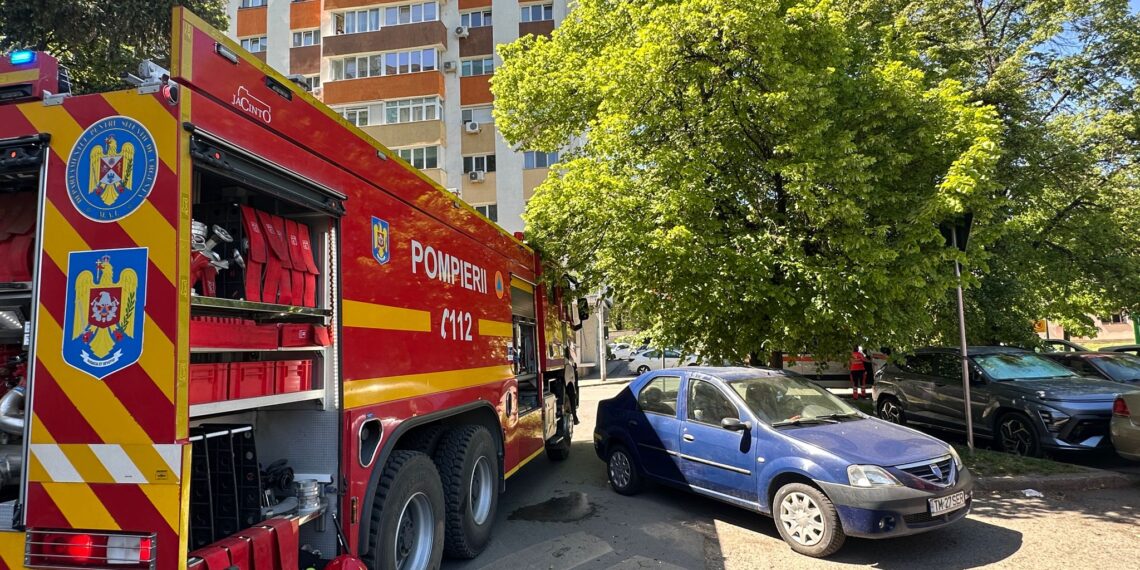 Incendiu la un apartament din Timișoara. Cinci persoane, între care un copil, au avut nevoie de îngrijiri medicale