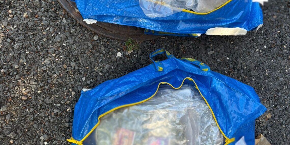 Doi bărbați arestați după o tranzacție de 30.000 de euro cu 13 kilograme de canabis