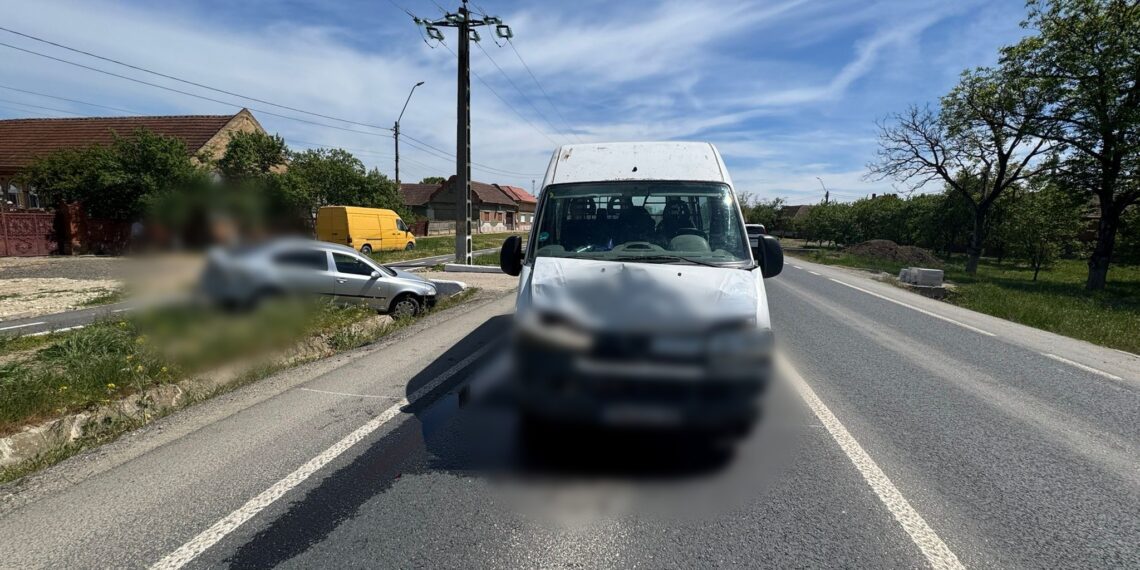 Accident pe DN6, între Lugoj și Timișoara: o femeie a ajuns la spital după impactul dintre două mașini