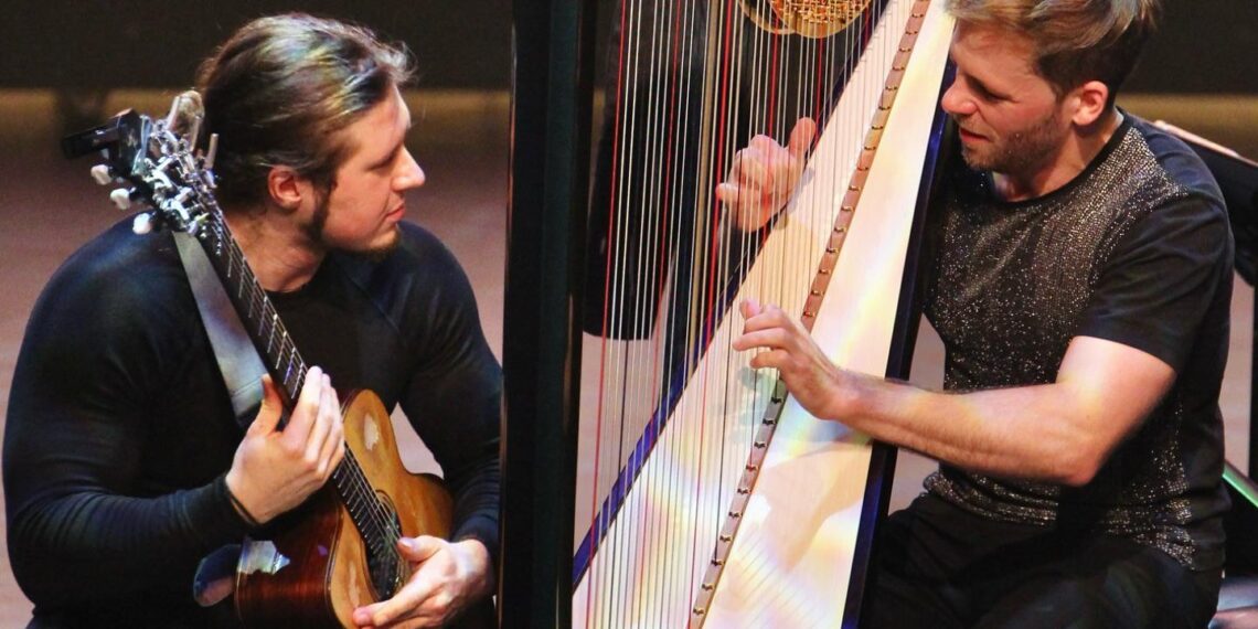 Harpa și chitara se transformă în spectacol total la Timișoara. „Metamorphosis” promite o experiență imersivă rară