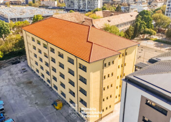 Condiții mai bune pentru elevii de la Colegiul Henri Coandă: fațada clădirii de internat a fost finalizată