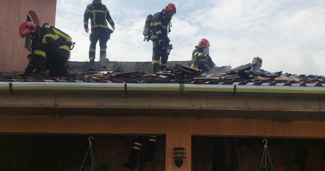 Incendiu la o anexă gospodărească din Arad: intervenție rapidă a pompierilor, fără victime