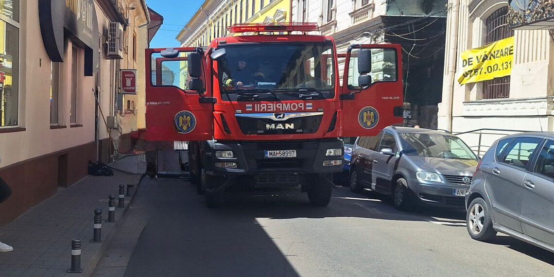 Incendiu la un salon de bronzat din Arad. Intervenție rapidă a pompierilor