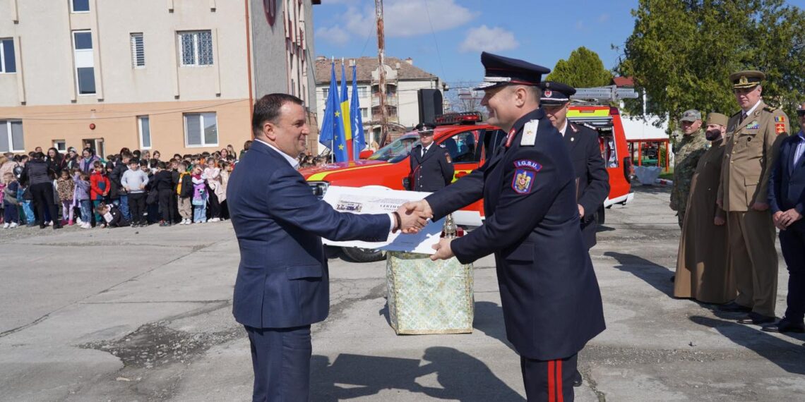 Primăria Lugoj a cumpărat o mașină de pompieri pentru ISU