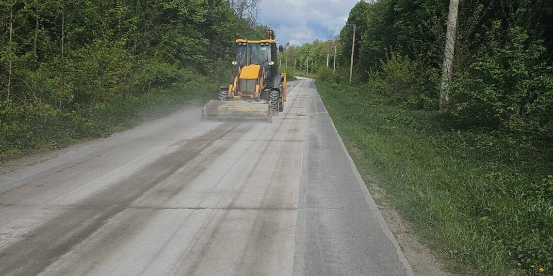 Au început reparațiile pe drumul județean dintre Făget și limita cu județul Arad, spre Săvârșin
