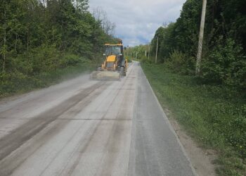 Au început reparațiile pe drumul județean dintre Făget și limita cu județul Arad, spre Săvârșin