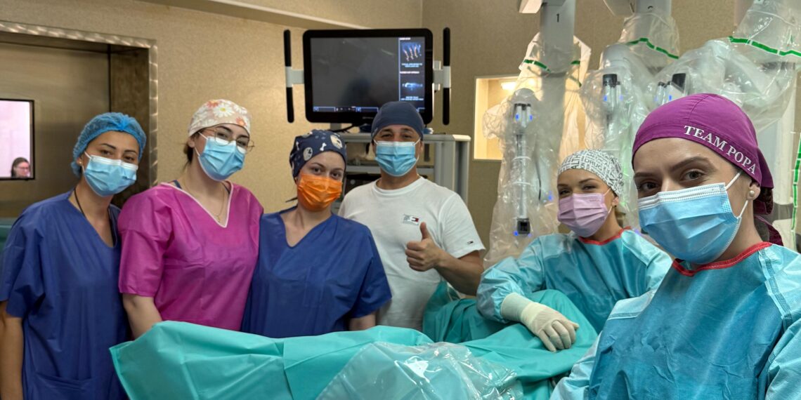 Premieră medicală la Timișoara: prima intervenție ginecologică robotică realizată la Spitalul Județean/Foto