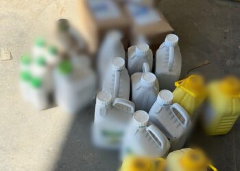 Depozit cu produse fitosanitare expirate, descoperit în urma controalelor polițiștilor