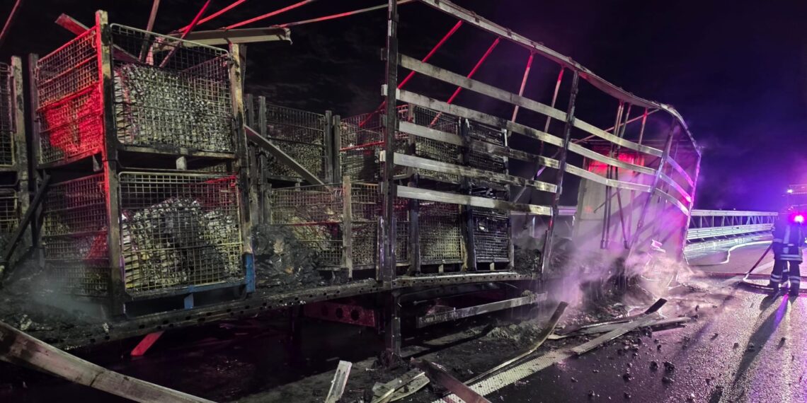 Un nou incendiu de autotren pe autostrada A1, în Timiș. Semiremorca a fost cuprinsă de flăcări