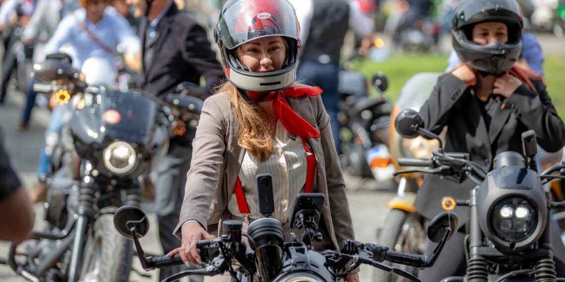 Sute de motocicliști eleganți revin pe străzile Timișoarei. Distinguished Gentleman’s Ride ajunge la ediția a 9-a