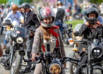Sute de motocicliști eleganți revin pe străzile Timișoarei. Distinguished Gentleman’s Ride ajunge la ediția a 9-a
