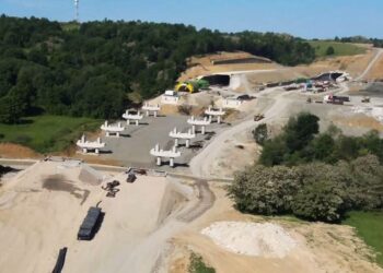 Lucrări în ritm susținut pe șantierul A1 Margina – Holdea: continuă străpungerea tunelului 2