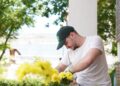 Flori plantate împreună, într-o zi dedicată comunității și incluziunii, la Complexul Podul Lung