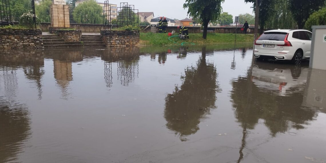 Ploaia torențială a făcut prăpăd la Lugoj