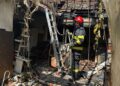 Explozie de butelie urmată de incendiu într-o locuință din Sebiș: doi vârstnici au fost răniți și transportați la spital