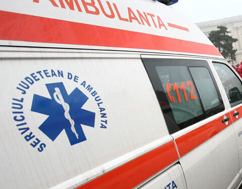 Atac într-un parc din Lugoj. Un bărbat a fost dus la spital după ce a fost înjunghiat în zona gâtului