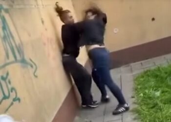 Bătaie între eleve la Caransebeș/Video