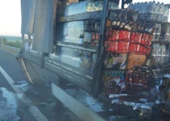 Incediu izbucnit la remorca unui autotren pe autostrada A1