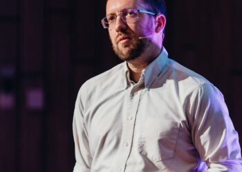 Filosoful Nolen Gertz vine la Universitatea de Vest din Timișoara pentru o conferință despre tehnologie, nihilism și sens