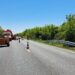 Lucrări de montare a parapetului pe DN 59, la ieșirea din Șag spre Jebel
