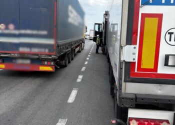Controale ample în trafic: sute de camioane și autobuze verificate de polițiști. Aproape 220 de amenzi într-o săptămână/Foto