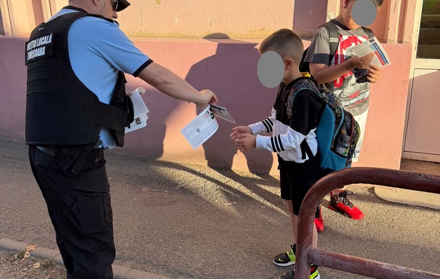 Polițiștii locali, angrenați alături de polițiști și jandarmi, în acțiunile de prevenire din Săptămâna „Școala în Siguranță”/Foto