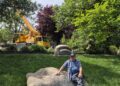 De astăzi, timișorenii care se plimbă pe malul Begăi între Podul Mihai Viteazu și Podul Maria, pot admira două „noi” sculpturi în Parcul Alpinet