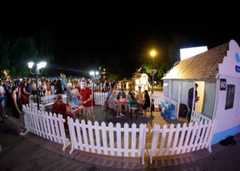 Vârșețul dă startul celei de-a XX-a ediții Vinofest. Două zile dedicate vinului, tradiției și muzicii în Parcul Municipal