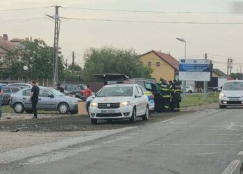 Depășire riscantă pe DN6: Un șofer a ajuns la spital după un accident în Sânnicolau Mare