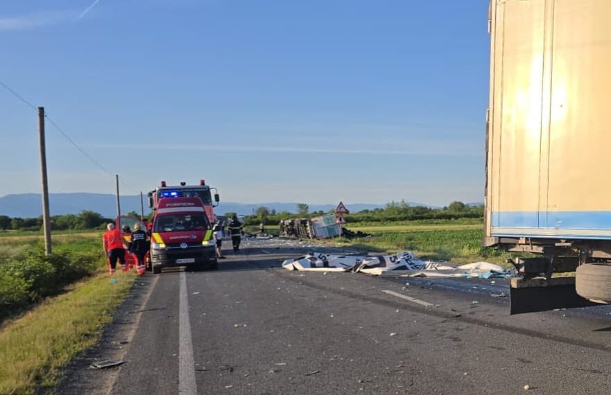 Șofer de TIR mort într-un grav accident pe DN6, la Jupa. Trafic blocat pe ambele sensuri