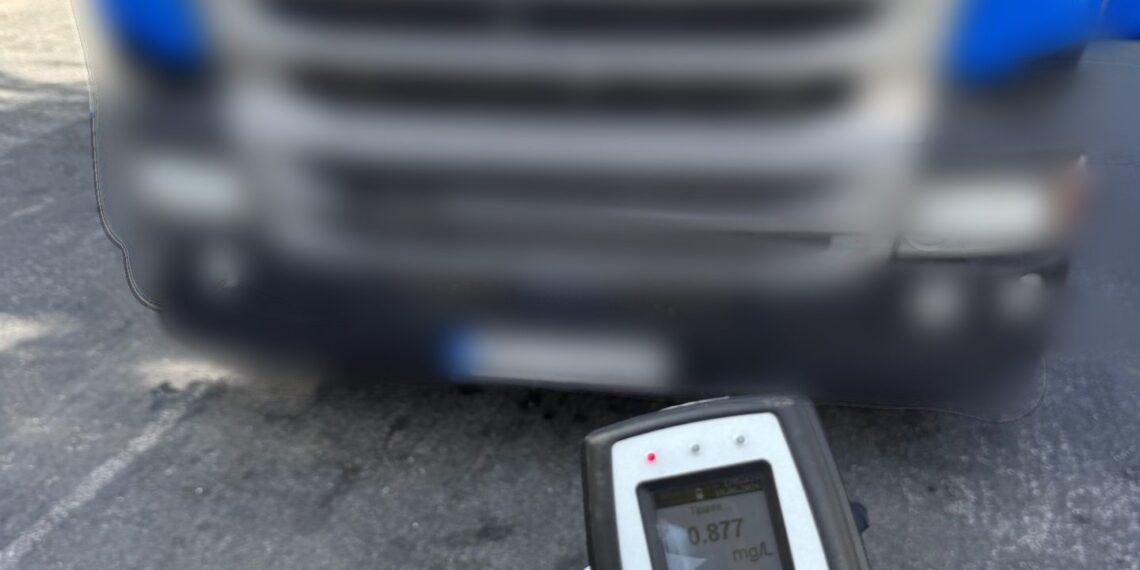 Șofer de TIR prins de două ori băut în aceeași zi pe DN6. După ce i-a fost suspendat permisul, s-a urcat din nou la volan