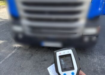 Șofer de TIR prins de două ori băut în aceeași zi pe DN6. După ce i-a fost suspendat permisul, s-a urcat din nou la volan
