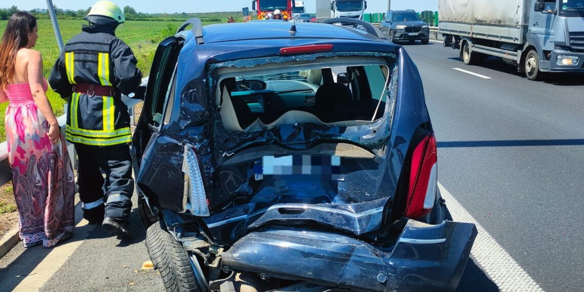 Coliziune între un autoturism și un microbuz de marfă pe A1, în Timiș