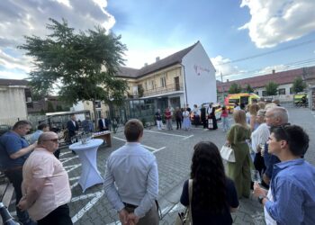 Două noi autospeciale pentru pacienții oncologici: Rotary Ripensis Timișoara donează vehicule de peste 60.000 de euro către OncoHelp