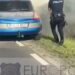 Doi polițiști din Arad au limitat un incendiu izbucnit la un autoturism până la sosirea pompierilor