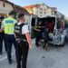 Razie de amploare la Oțelu Roșu: sute de persoane legitimate, zeci de amenzi și controale cu câini antidrog