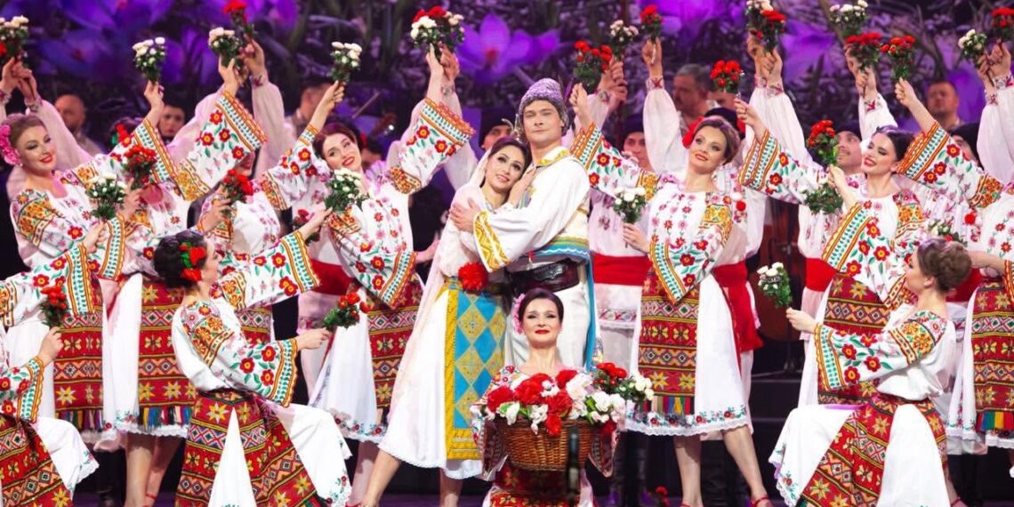 Baletul Național „Joc”, al Republicii Moldova, Ansamblul „Timișul” și actori ai Naționalului timișorean pe scena Teatrului de Vară din Parcul Rozelor