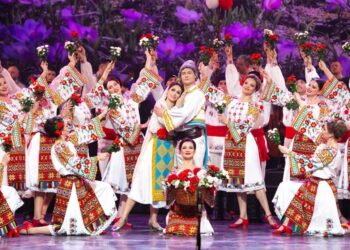 Baletul Național „Joc”, al Republicii Moldova, Ansamblul „Timișul” și actori ai Naționalului timișorean pe scena Teatrului de Vară din Parcul Rozelor